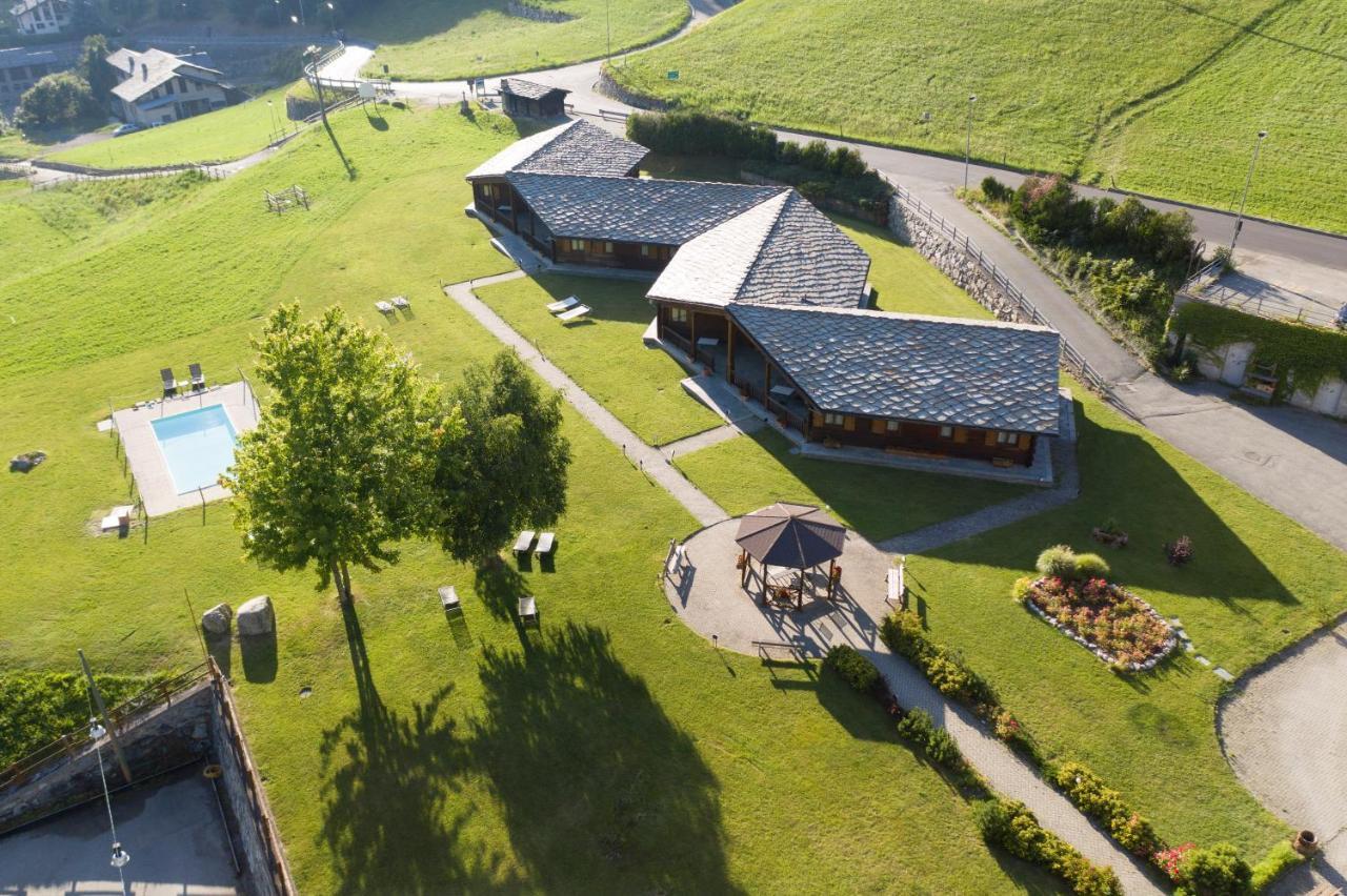 Hostellerie Le Lievre Amoureux Valpelline Exteriör bild