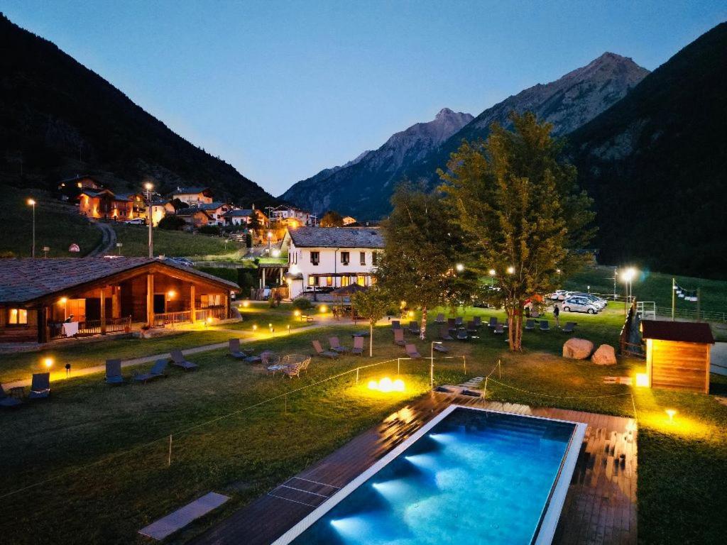 Hostellerie Le Lievre Amoureux Valpelline Exteriör bild